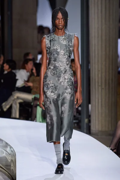 Look 48